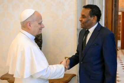 بمشاركة وفد رفيع.. رئيس الوزراء يبحث خطة السلام السودانية مع بابا الفاتيكان بروما