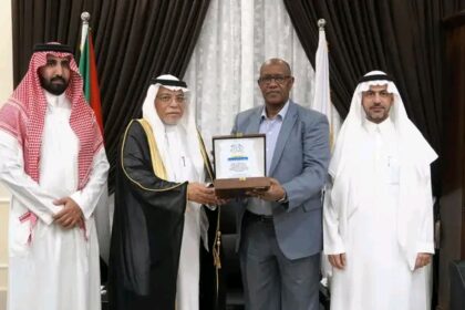 في ختام فترة عمله.. السفير السعودي يودع والي البحر الأحمر ويشيد بمستوى التعاون السوداني