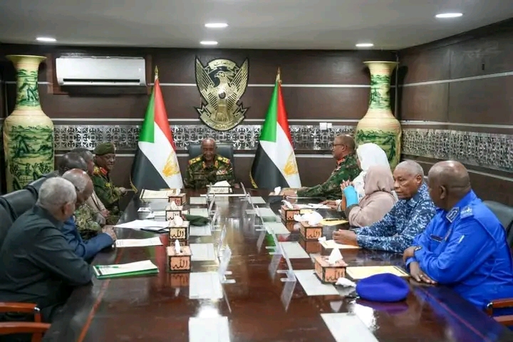 برئاسة البرهان.. مجلس الأمن والدفاع يستعرض الموقف الأمني ويوجه بضبط التشكيلات المسلحة وملاحقة خلايا المليشيا
