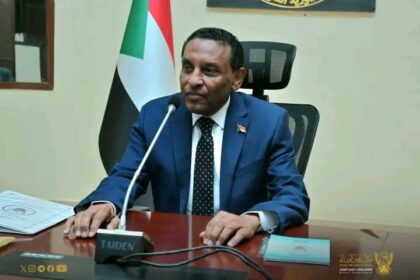 في اجتماع “حكومة الأمل” بالخرطوم.. رئيس الوزراء يوجه بتشكيل لجنة قومية لحل قضايا التعليم جذرياً ويعلن السعي لإنهاء أزمة المرتبات