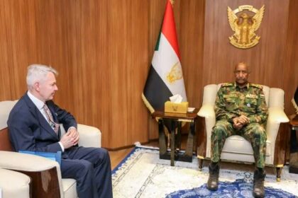 البرهان يتباحث مع المبعوث الأممي “بيكا هافيستو” ويطلع على مخرجات منبر أديس أبابا والخماسية تؤكد الالتزام بسيادة السودان