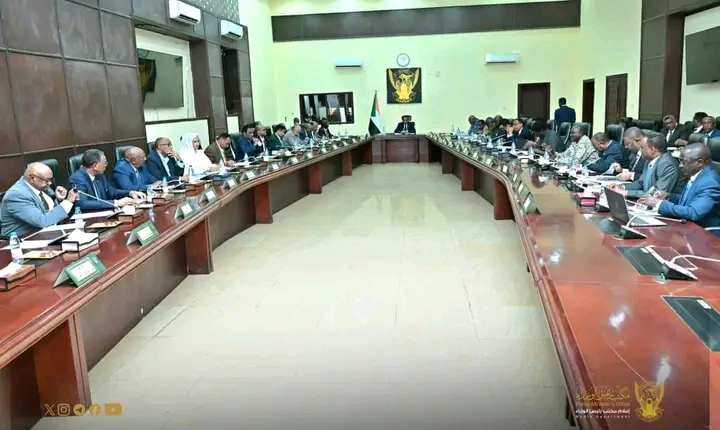 مجلس الوزراء يجيز قانون الحكم الإقليمي لدارفور.. وكامل إدريس يؤكد: الإرادة الوطنية تصطف لاستعادة الإقليم ودعم الجيش في معركة الكرامة