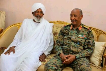 البرهان من العيلفون: الأزمة الاقتصادية والوقود “بفعل فاعل” والجيش ماضٍ في استكمال التحرير والقضاء على المليشيا