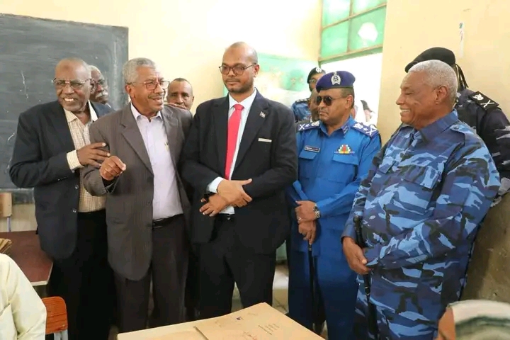 وزير الداخلية يقود جولة تفقّديّة لمركز تصحيح الشهادة السودانية بـ “حلويات سعد”.. وإشادة رسمية بـ (564) ألف طالب وطالبة