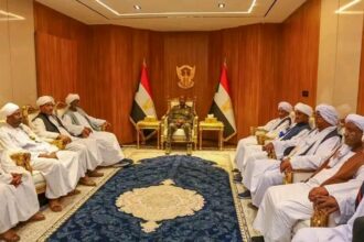 البرهان يوجّه الإدارات الأهلية لتعزيز تماسك الجبهة الداخلية، و”ترك ودقلل” يعلنان الاصطفاف خلف الجيش من خندق واحد