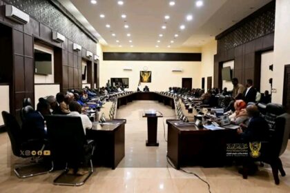 حكومة الأمل تبحث ملف عودة المواطنين للخرطوم وتثمن ميثاق سنار للتعايش السلمي وتوسيع الإمداد الكهربائي بالعاصمة
