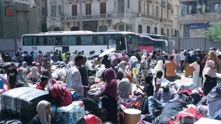 رحيل جماعي لسودانيين من مصر يثير التساؤلات