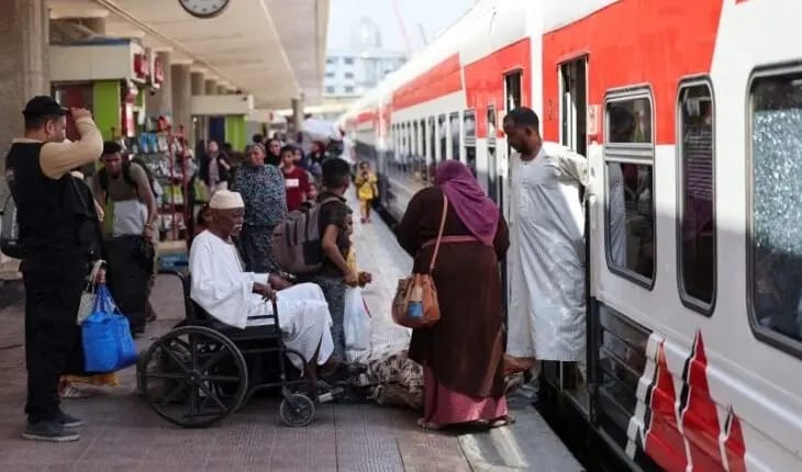 التربية تدرس عودة العاملين من مصر