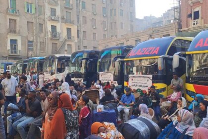 عودة جماعية للسودانيين من مصر عبر حافلات متعددة