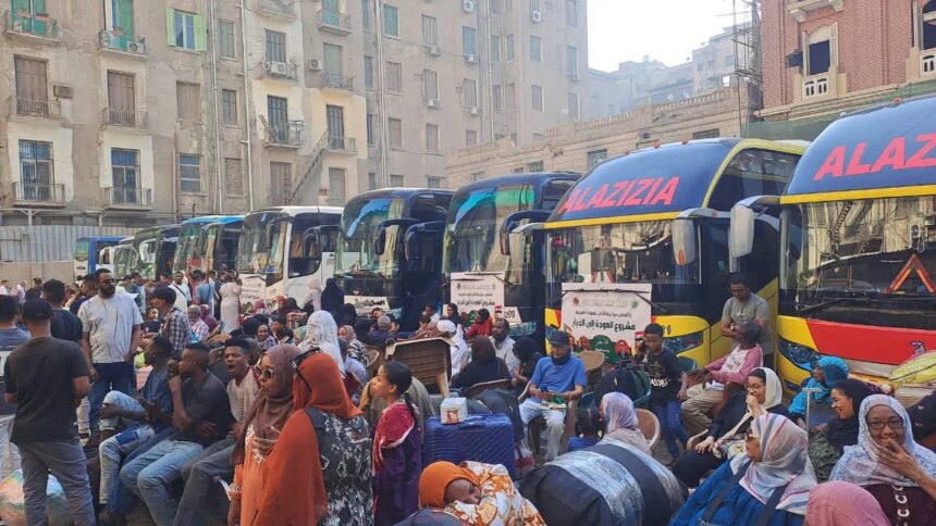 عودة جماعية للسودانيين من مصر عبر حافلات متعددة