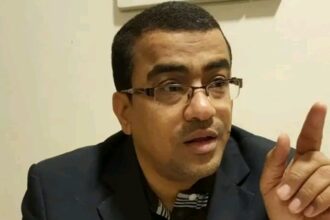 تدهور العملة مرتبط بتوقف الإنتاج، وفق خبير اقتصادي