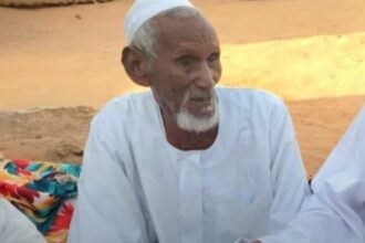 مستشفى قطري يتبنى صحة معمر سوداني يتجاوز المئة عام